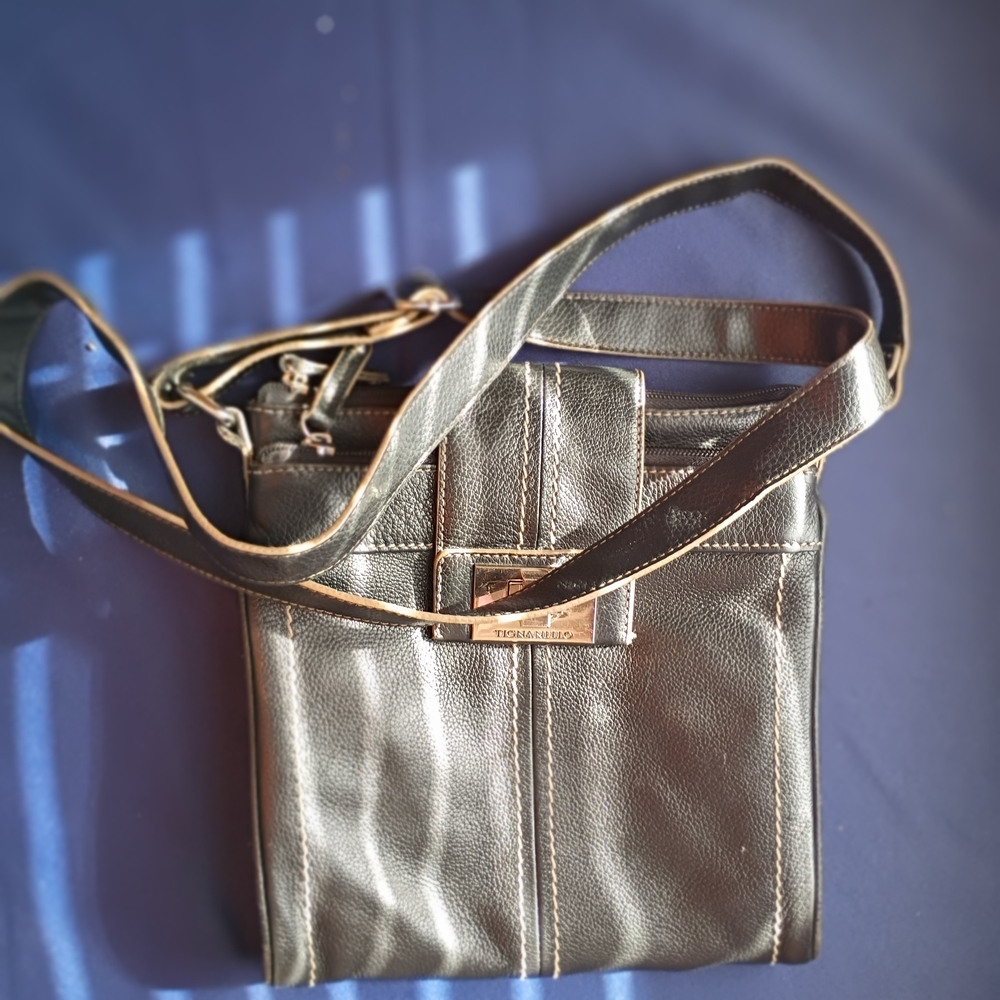 TIGNANELLO Black Crossbody Bag + end  White Stitching. - Picture 2 of 11